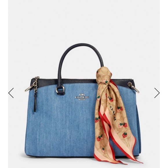 Coach silk diamond scarf strawberry print - Picture 2 of 7